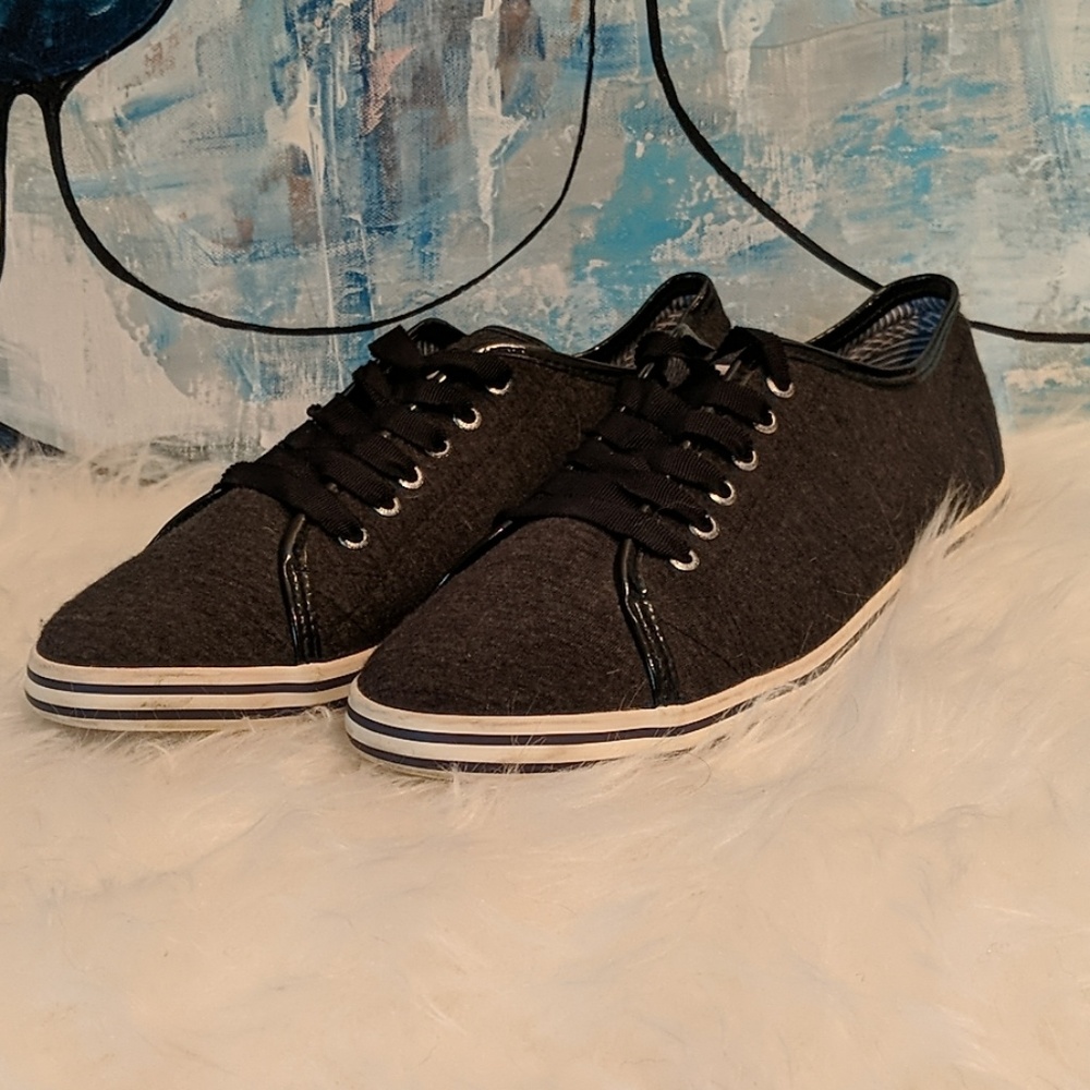 Woman's Nautica Size 7.5